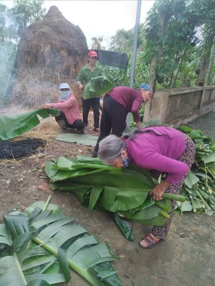 Người dân nhiều tỉnh thành ngày đêm 'gói yêu thương' gửi bà con miền Trung ảnh 17