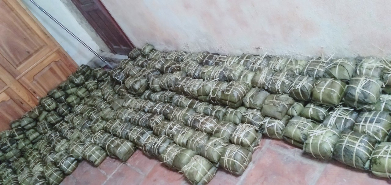 Người dân nhiều tỉnh thành ngày đêm 'gói yêu thương' gửi bà con miền Trung ảnh 20