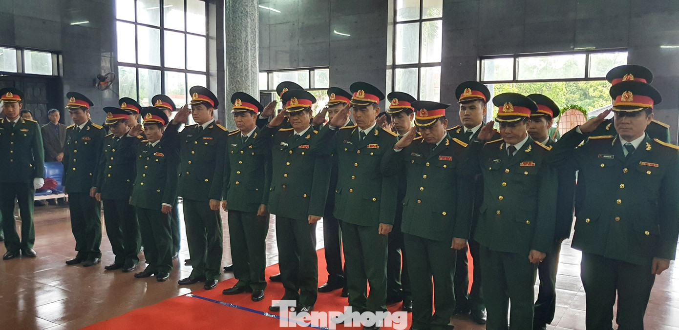 Người thân, đồng đội nghẹn ngào tiễn biệt Đại tá Hoàng Mai Vui hi sinh ở Rào Trăng 3 ảnh 8