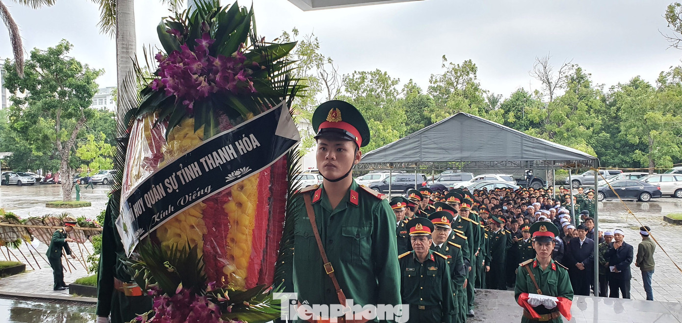 Người thân, đồng đội nghẹn ngào tiễn biệt Đại tá Hoàng Mai Vui hi sinh ở Rào Trăng 3 ảnh 6