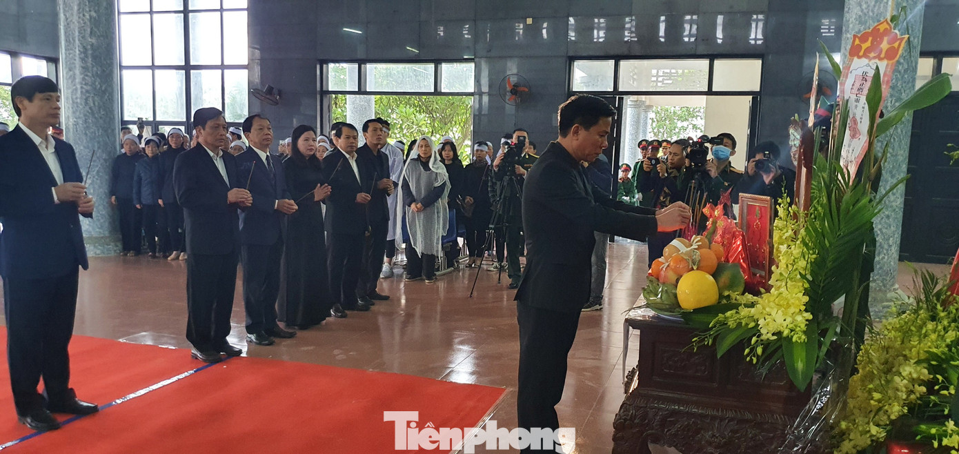 Người thân, đồng đội nghẹn ngào tiễn biệt Đại tá Hoàng Mai Vui hi sinh ở Rào Trăng 3 ảnh 4