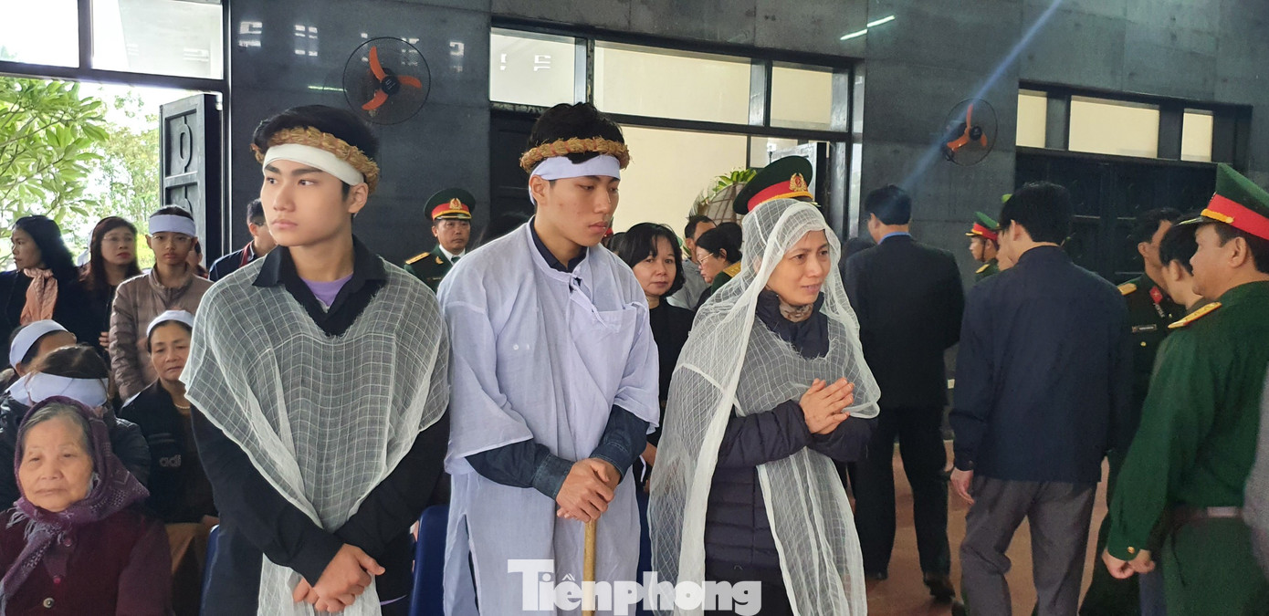 Người thân, đồng đội nghẹn ngào tiễn biệt Đại tá Hoàng Mai Vui hi sinh ở Rào Trăng 3 ảnh 5