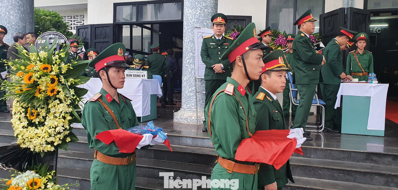 Người thân, đồng đội nghẹn ngào tiễn biệt Đại tá Hoàng Mai Vui hi sinh ở Rào Trăng 3 ảnh 3