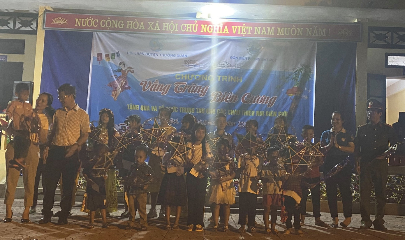 Lung linh ‘Vầng trăng biên cương’ ảnh 2