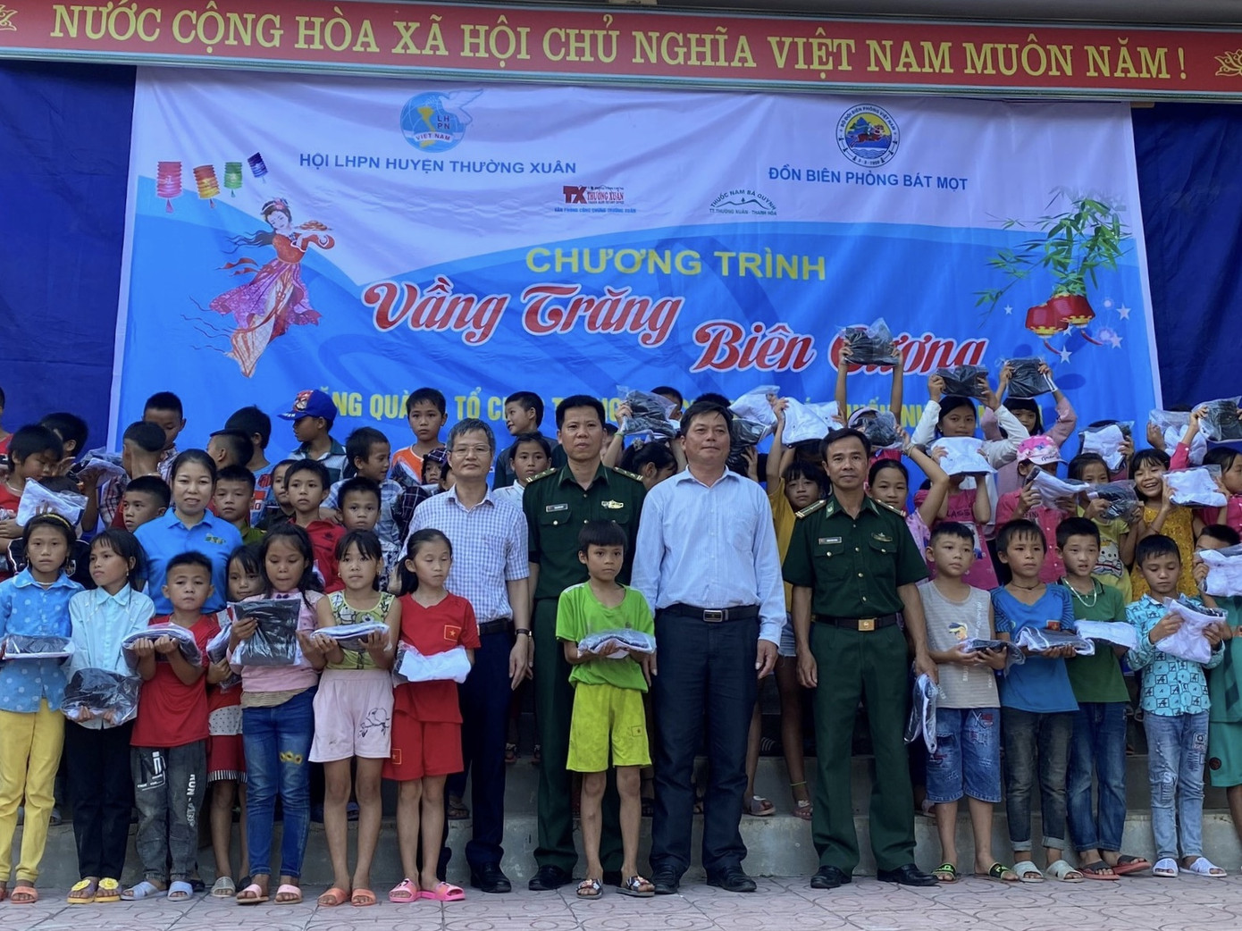 Lung linh ‘Vầng trăng biên cương’ ảnh 1