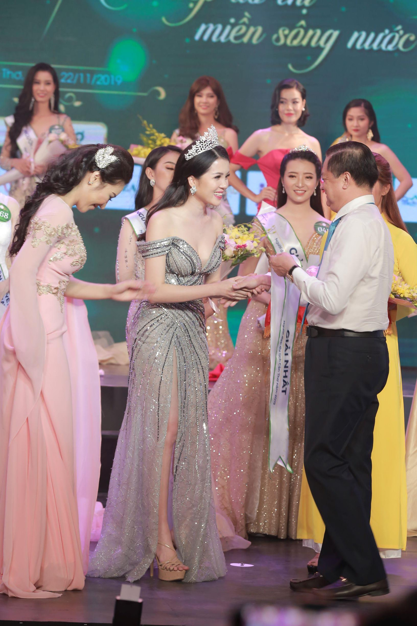 Huỳnh Thúy Vi đăng quang Người đẹp Du lịch Cần Thơ 2019 ảnh 7