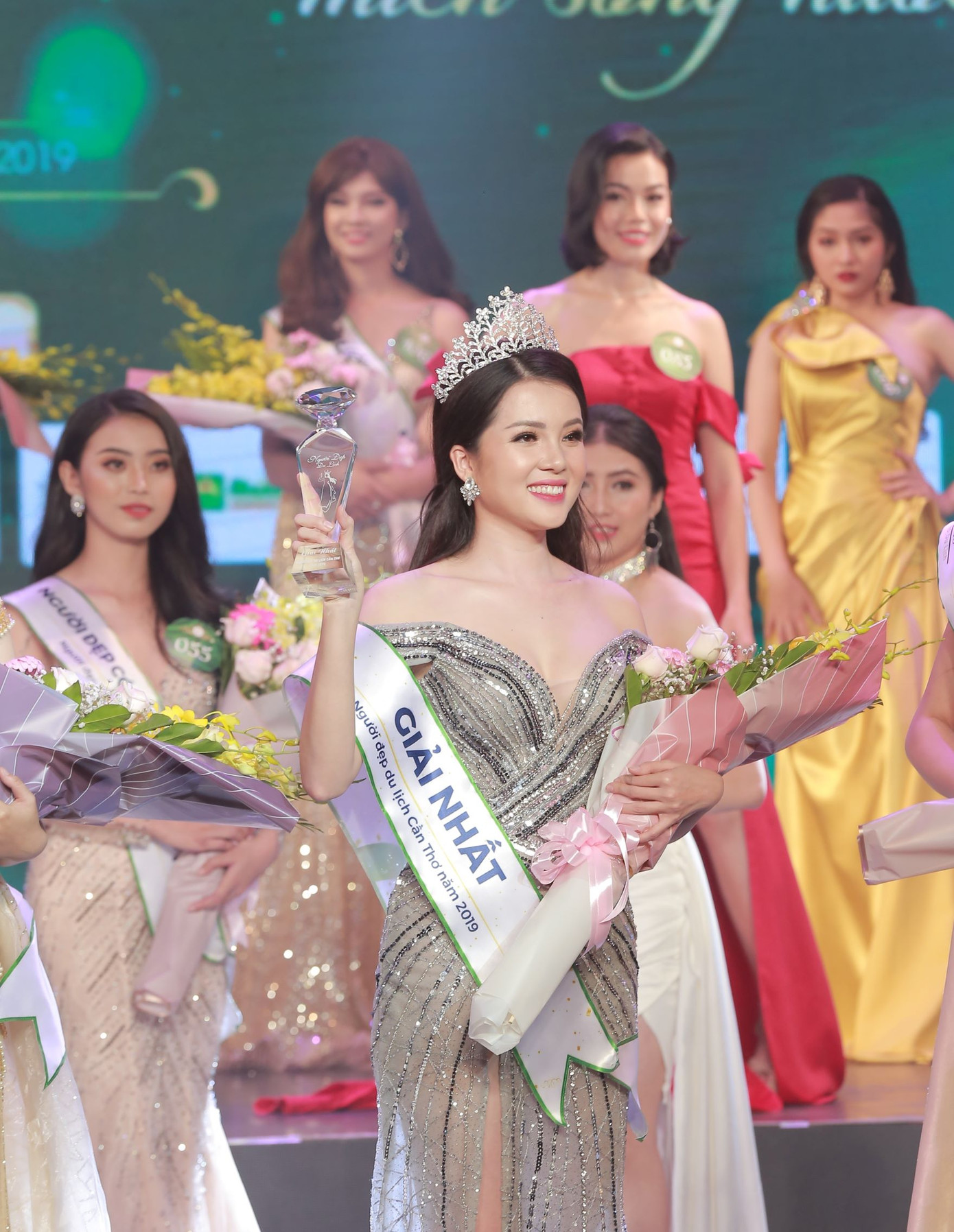 Huỳnh Thúy Vi đăng quang Người đẹp Du lịch Cần Thơ 2019 ảnh 4