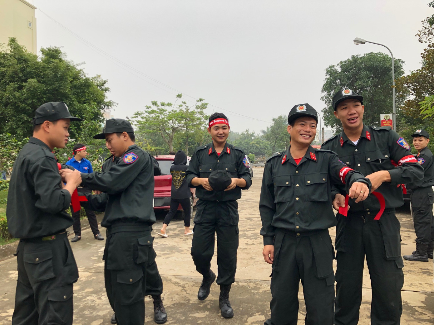 Chiến sỹ Tiểu đoàn Cảnh sát cơ động số 4 hào hứng với Chủ nhật Đỏ ảnh 1