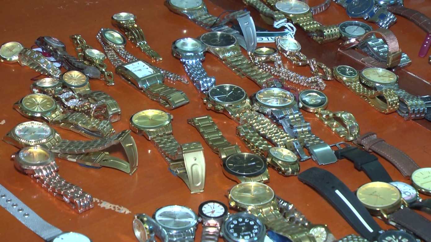 9X bẻ khoá, trộm hơn 200 chiếc đồng hồ ảnh 2