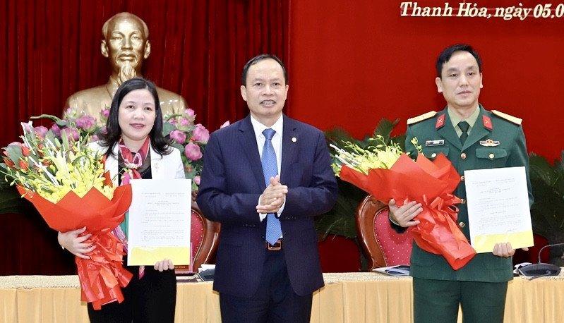 Ban Bí thư chỉ định 2 người vào Ban thường vụ tỉnh uỷ Thanh Hoá ảnh 1