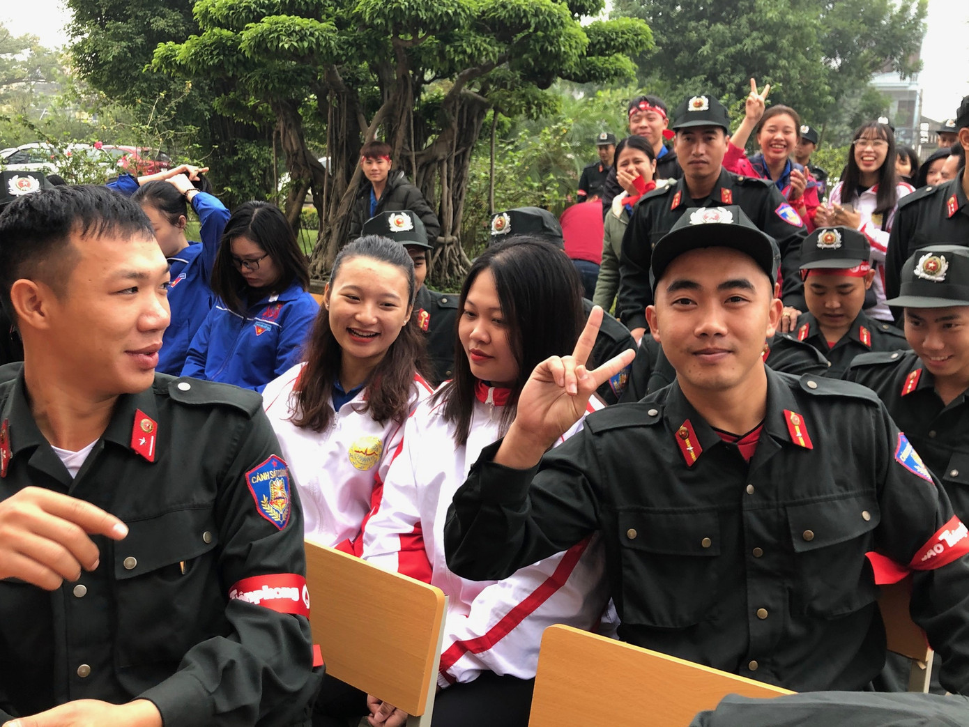 Chiến sỹ Tiểu đoàn Cảnh sát cơ động số 4 hào hứng với Chủ nhật Đỏ ảnh 2