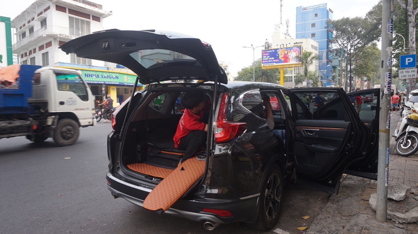 Người Sài Gòn tất bật tân trang 'xế cưng' đón Tết ảnh 5