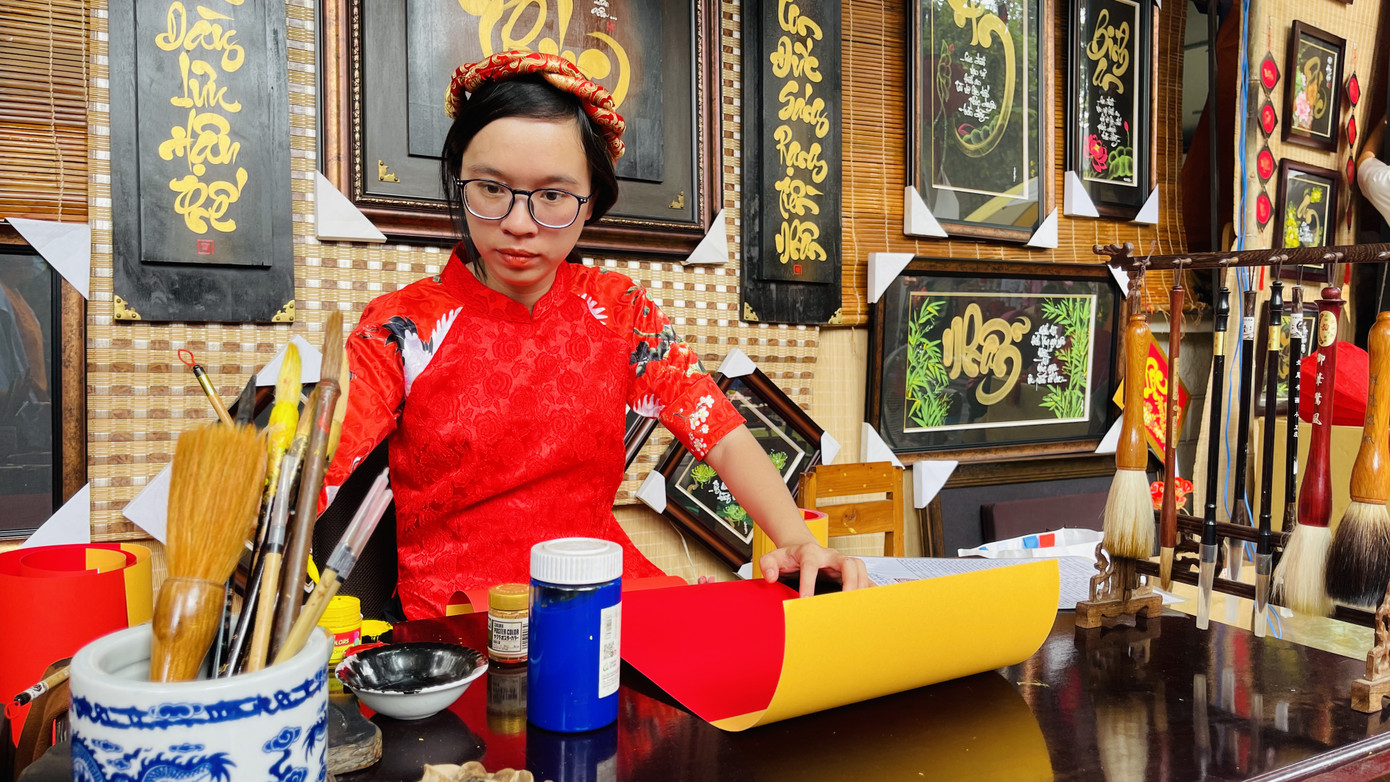 'Bà đồ' xinh như hot girl múa bút trên phố ảnh 8