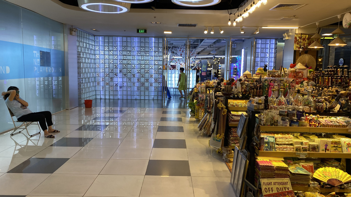 Chợ 'ngầm' dưới lòng đất TPHCM đìu hiu vắng khách ảnh 2