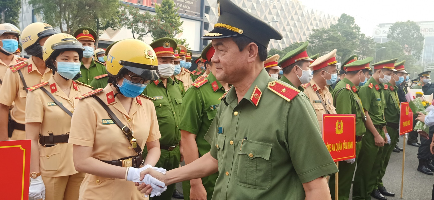 Công an TPHCM triển khai lực lượng bảo vệ sân bay Tân Sơn Nhất ảnh 1