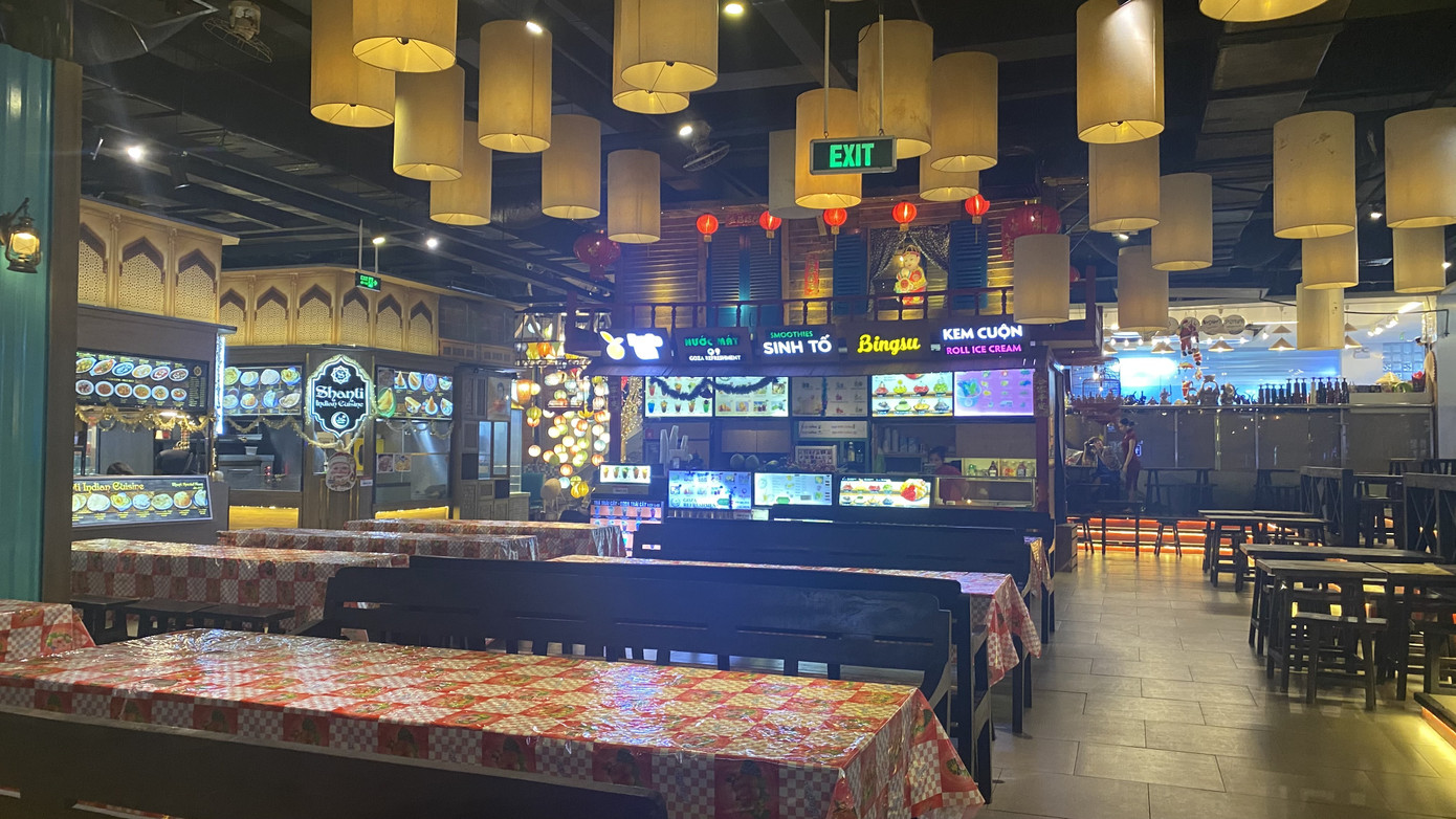 Chợ 'ngầm' dưới lòng đất TPHCM đìu hiu vắng khách ảnh 7