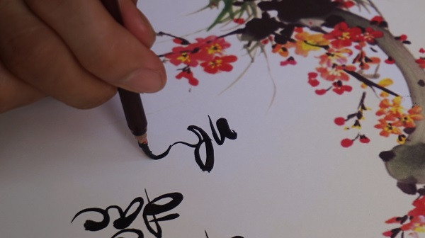 'Bà đồ' xinh như hot girl múa bút trên phố ảnh 3