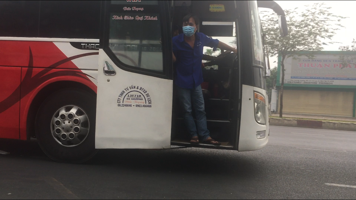 Xe dù, bến cóc 'đại náo' cửa ngõ phía Nam TPHCM ảnh 8