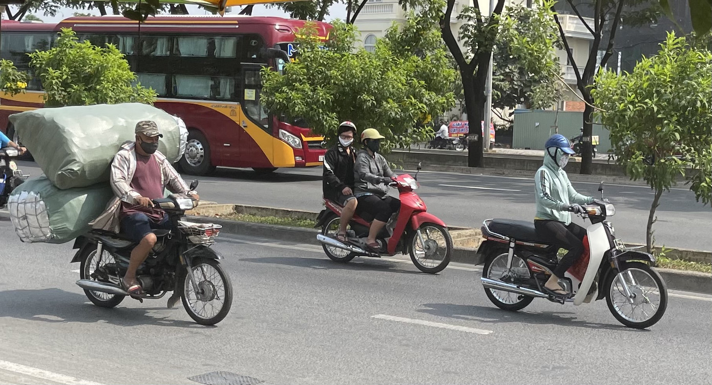 TPHCM: Tái diễn xe 'cà tàng' chở hàng cồng kềnh dạo phố ảnh 6