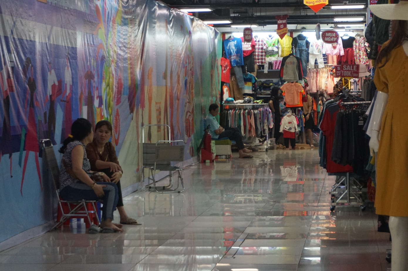 Chợ 'ngầm' dưới lòng đất TPHCM đìu hiu vắng khách ảnh 10