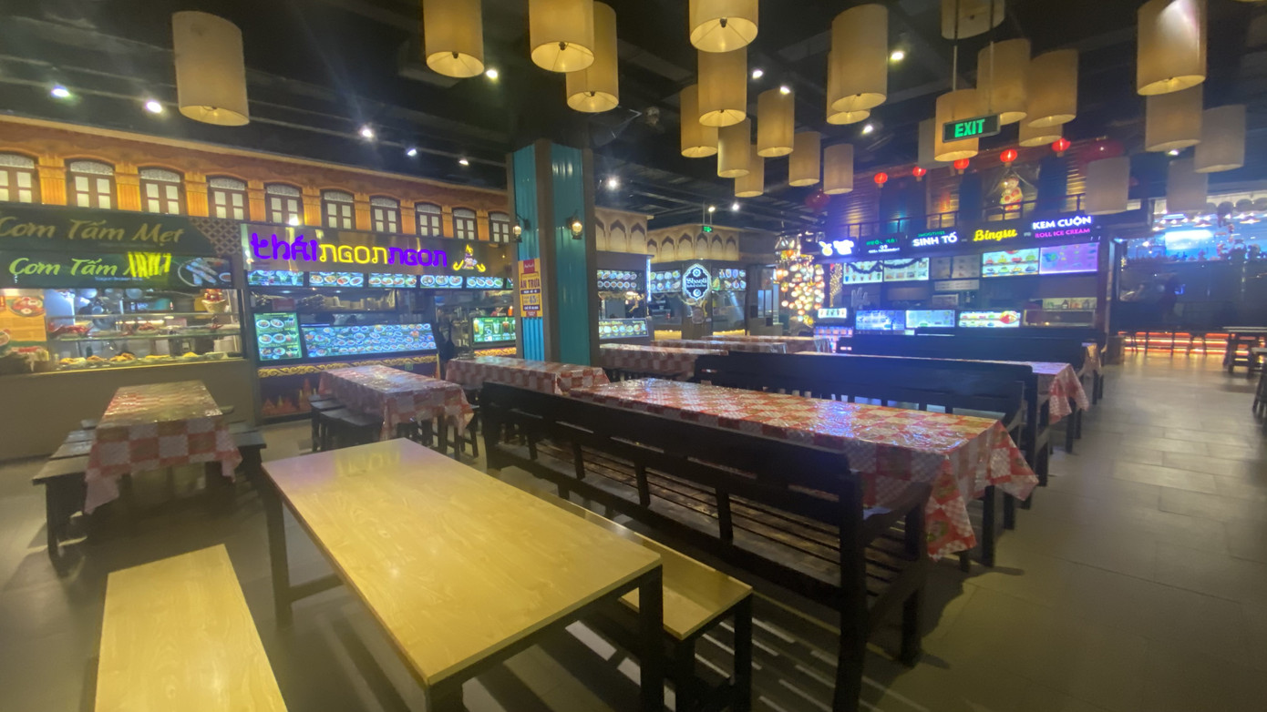 Chợ 'ngầm' dưới lòng đất TPHCM đìu hiu vắng khách ảnh 8