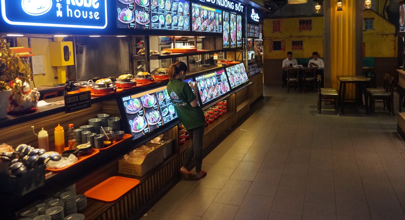 Chợ 'ngầm' dưới lòng đất TPHCM đìu hiu vắng khách ảnh 9