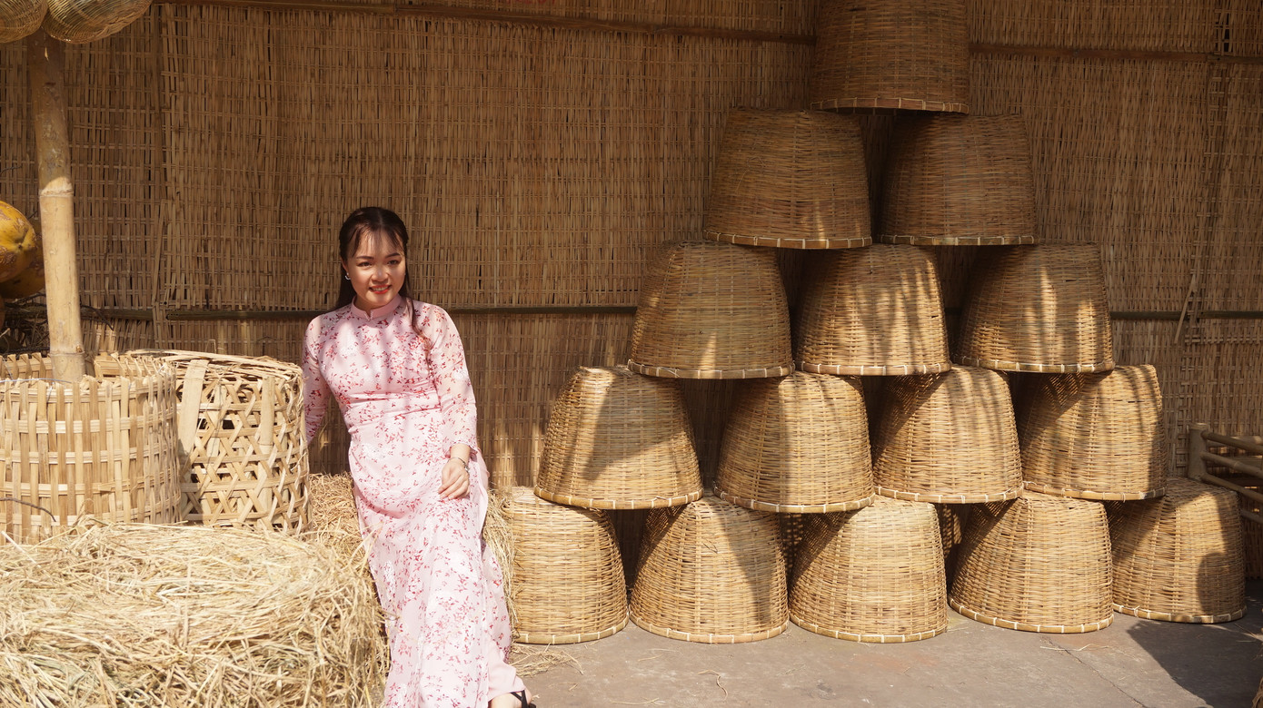 Người dân TPHCM xúng xính xuống phố du xuân sớm ảnh 8