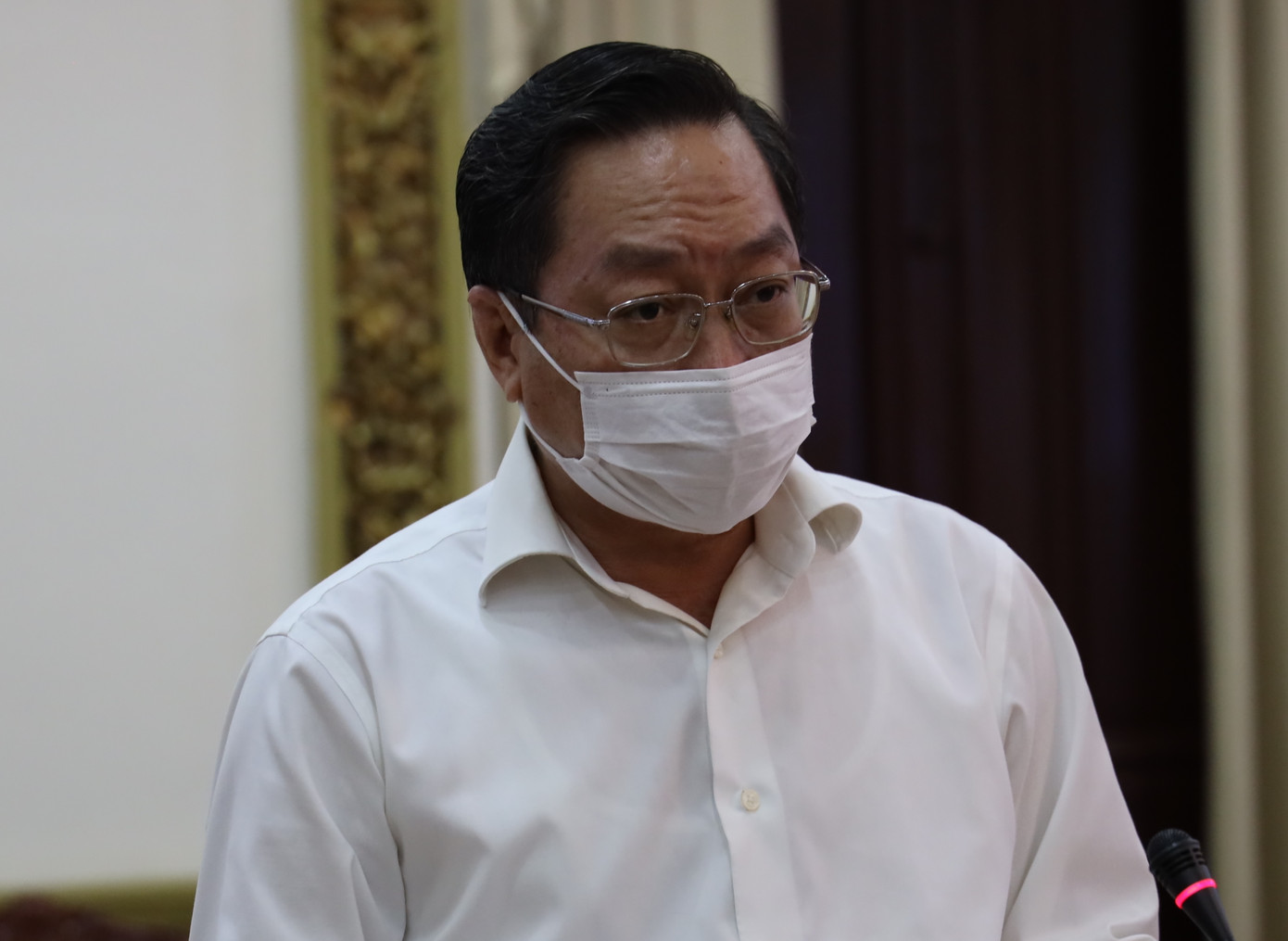 Làm thủ tục nhận phòng cho khách mắc COVID-19, chủ khách sạn bị đưa đi cách ly ảnh 1