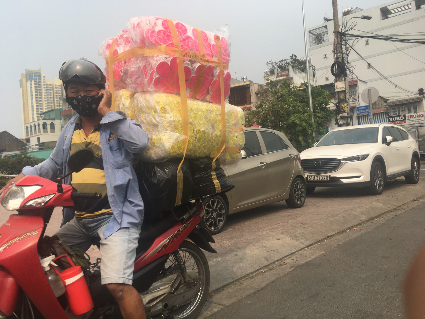 TPHCM: Tái diễn xe 'cà tàng' chở hàng cồng kềnh dạo phố ảnh 7