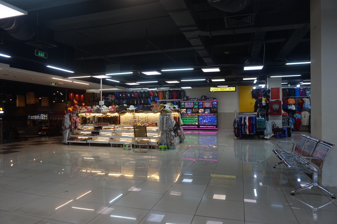 Chợ 'ngầm' dưới lòng đất TPHCM đìu hiu vắng khách ảnh 11