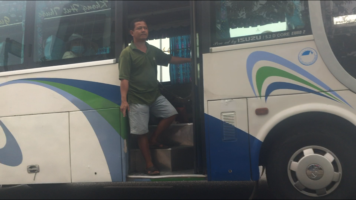 Xe dù, bến cóc 'đại náo' cửa ngõ phía Nam TPHCM ảnh 9