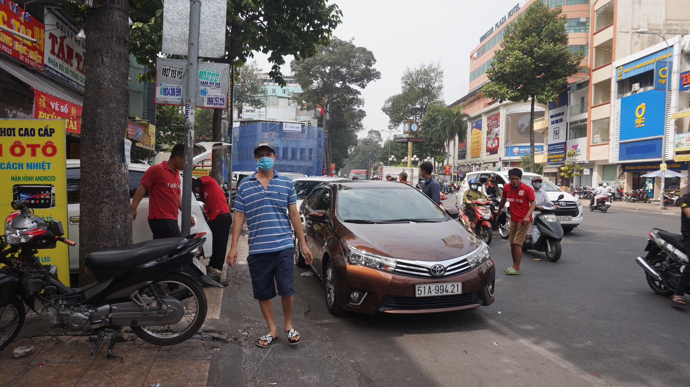 Người Sài Gòn tất bật tân trang 'xế cưng' đón Tết ảnh 3