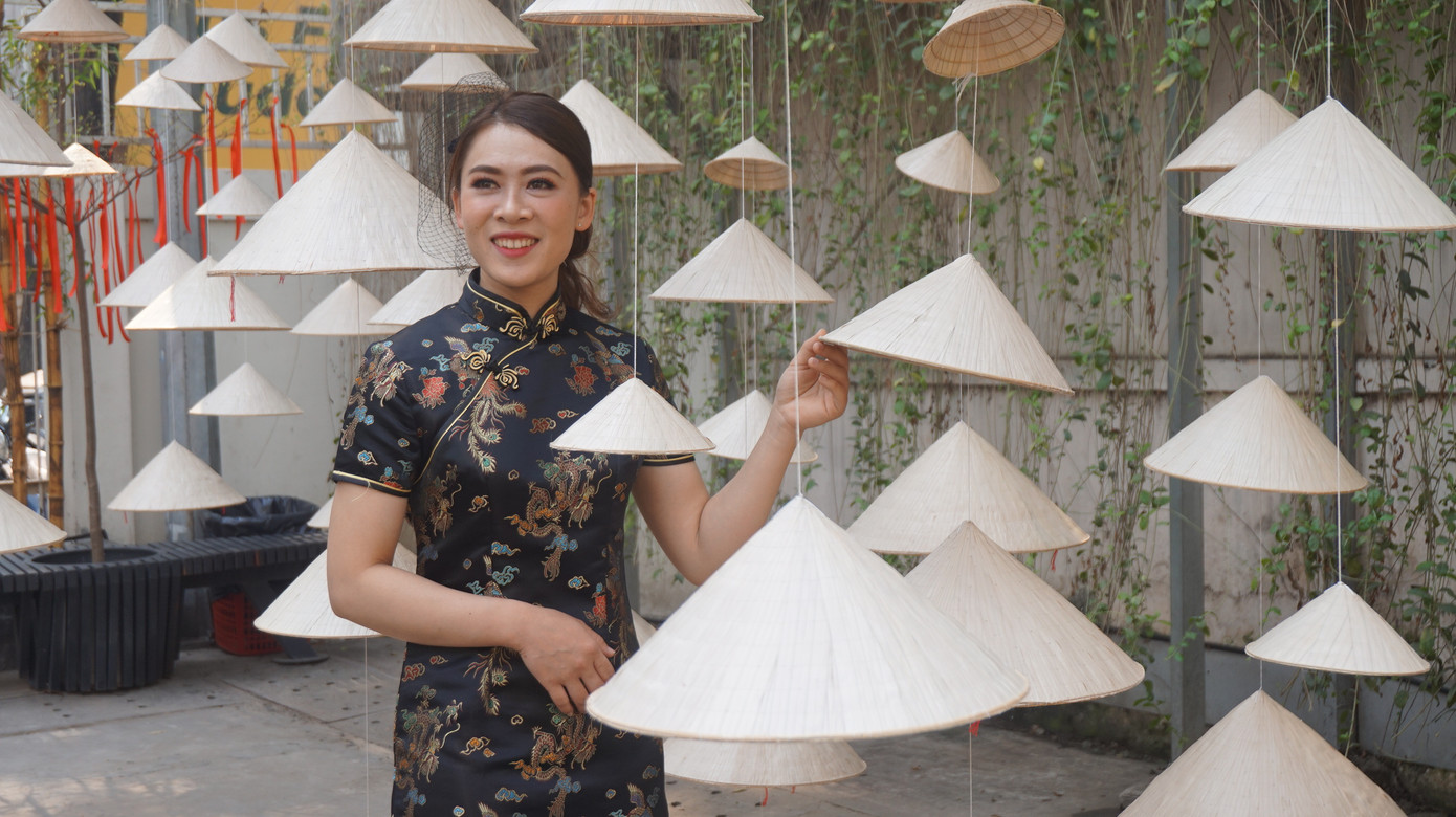 Người dân TPHCM xúng xính xuống phố du xuân sớm ảnh 7