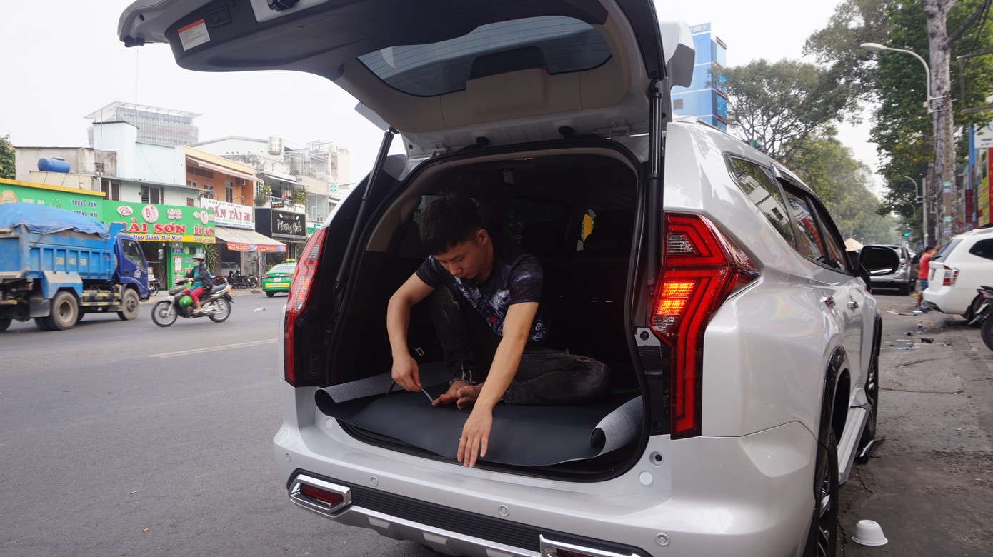 Người Sài Gòn tất bật tân trang 'xế cưng' đón Tết ảnh 11