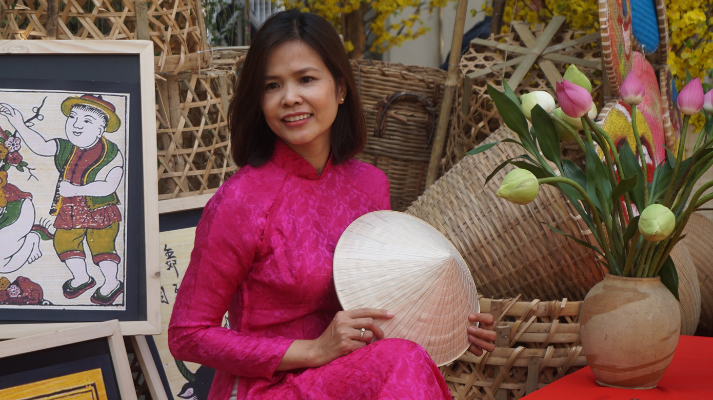 Người dân TPHCM xúng xính xuống phố du xuân sớm ảnh 6