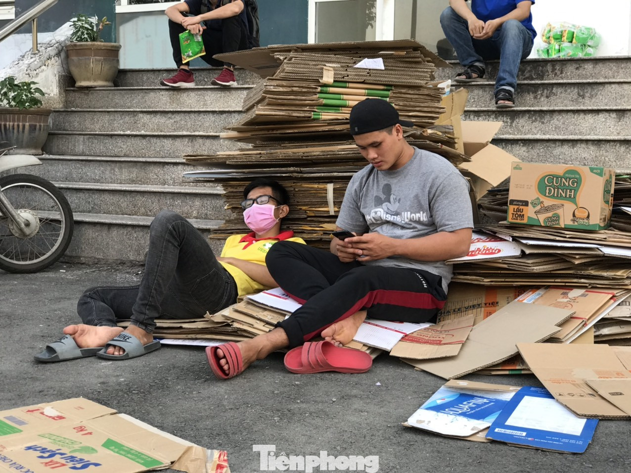 Những tấm lòng vàng đổ về khu cách ly lớn nhất nước ảnh 7