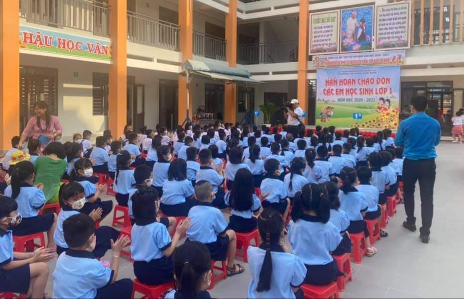 Cẩn thận rửa tay sát khuẩn, hơn 1 triệu học sinh TPHCM tựu trường ảnh 1