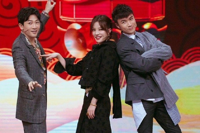 Triệu Vy đẹp ma mị ở tuổi 43, bất ngờ tái ngộ trai đẹp 'Tân dòng sông ly biệt' ảnh 11