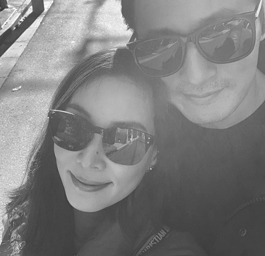 Giữa tâm bão 'săn gái mua vui', Jang Dong Gun cùng vợ du lịch ở Hawaii ảnh 2