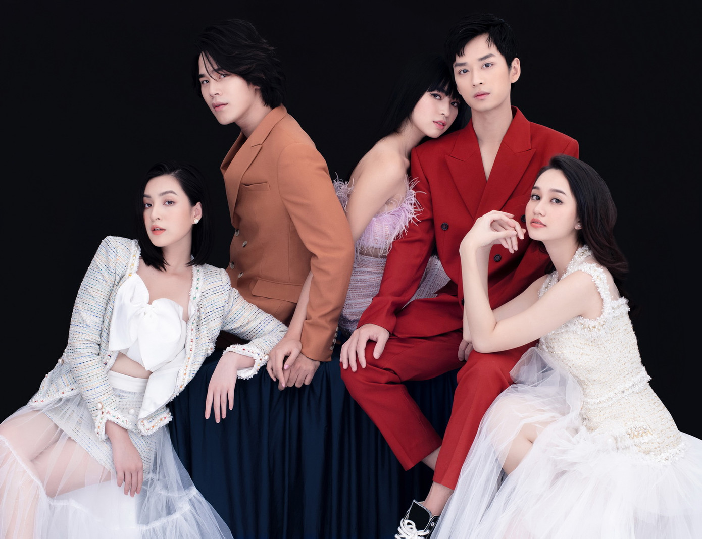 Dân mạng 'phát sốt' ảnh tình tứ của dàn trai tài gái sắc phim 'Mắt biếc' ảnh 6