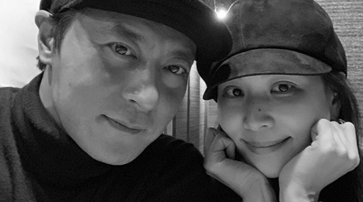 Giữa tâm bão 'săn gái mua vui', Jang Dong Gun cùng vợ du lịch ở Hawaii ảnh 3