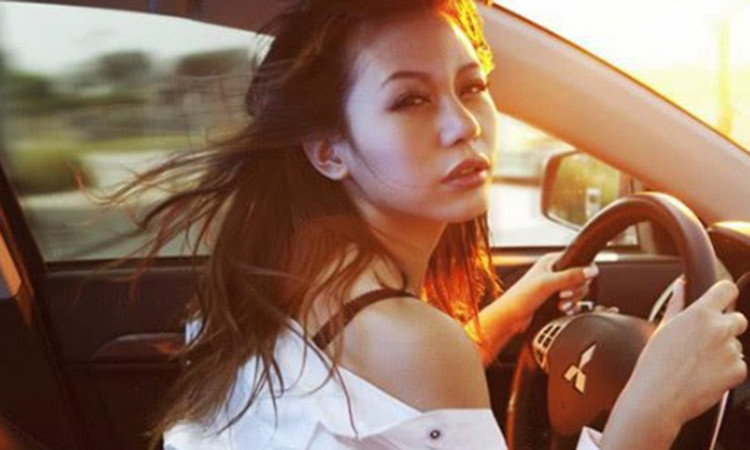 Bí mật của cô gái 'thà khóc trên xe BMW' ảnh 1