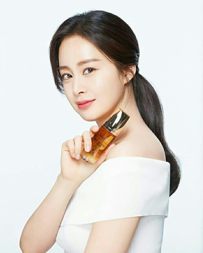 Kim Tae Hee đẹp như nữ thần ở tuổi 39 ảnh 5
