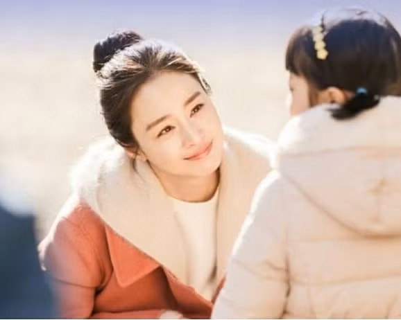 Kim Tae Hee đẹp như nữ thần ở tuổi 39 ảnh 16