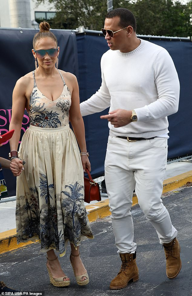 Mê mẩn sắc vóc nóng bỏng tuổi 50 của Jennifer Lopez ảnh 8