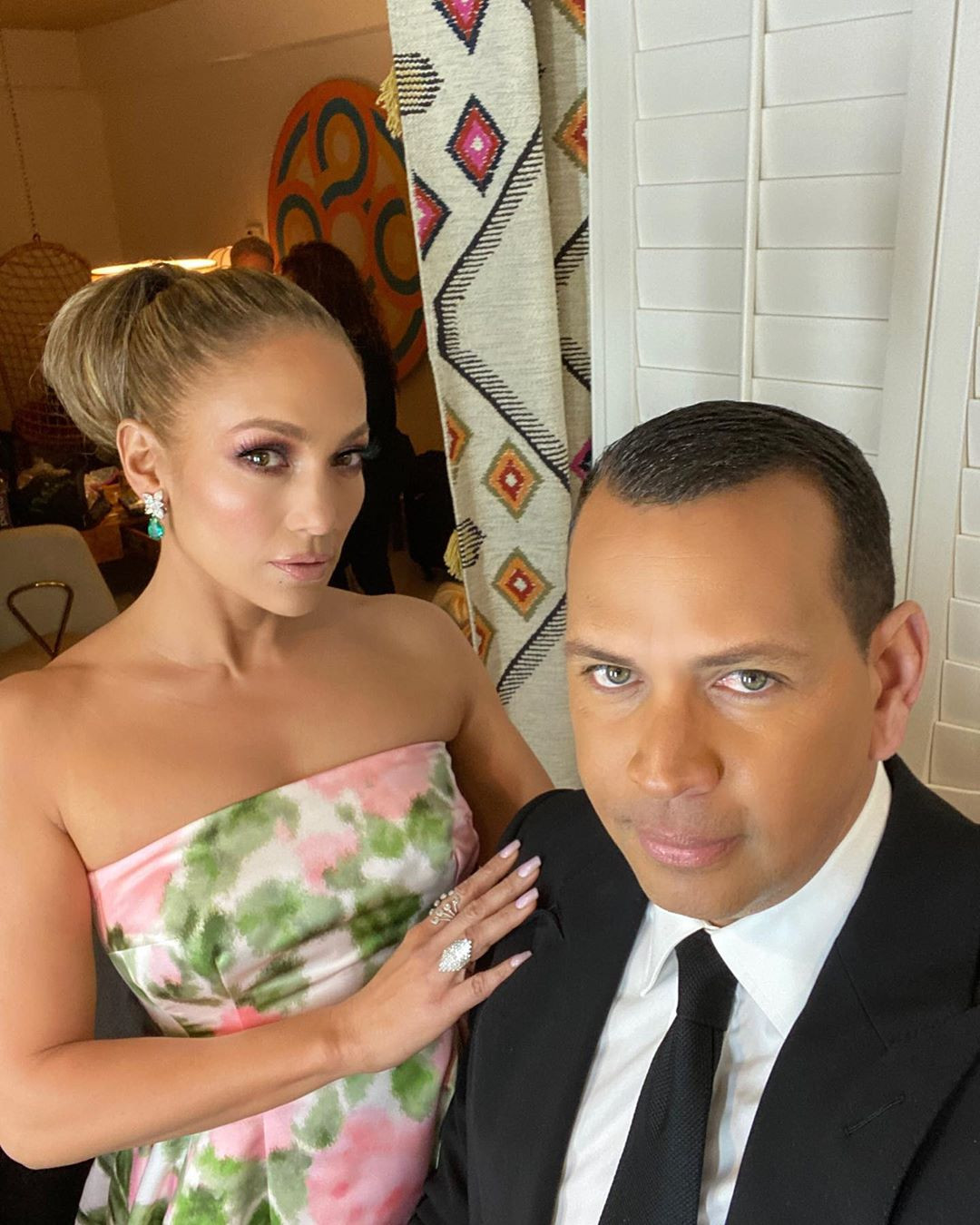 Jennifer Lopez o ép ngực đầy, trẻ trung khó tin ở tuổi 50 ảnh 8