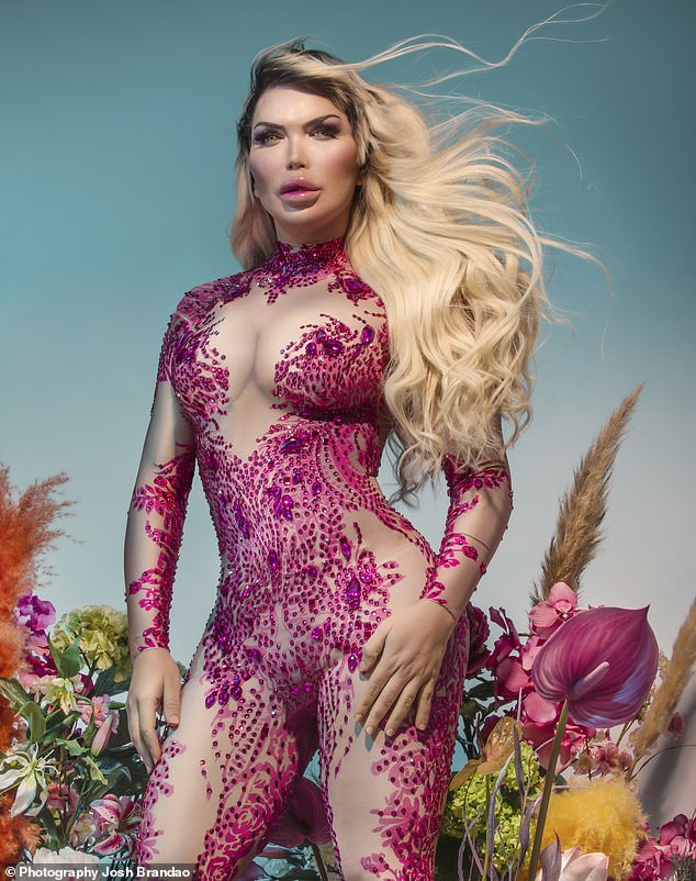 Ngoại hình nữ tính bốc lửa của chàng chuyển giới từng thẩm mỹ hơn 70 lần ảnh 1