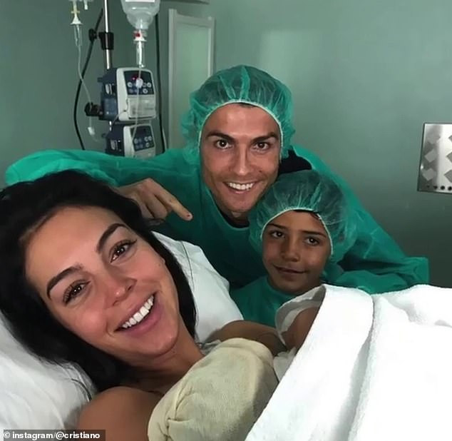 Cristiano Ronaldo lập kỷ lục người đầu tiên đạt 200 triệu follow Instagram ảnh 2