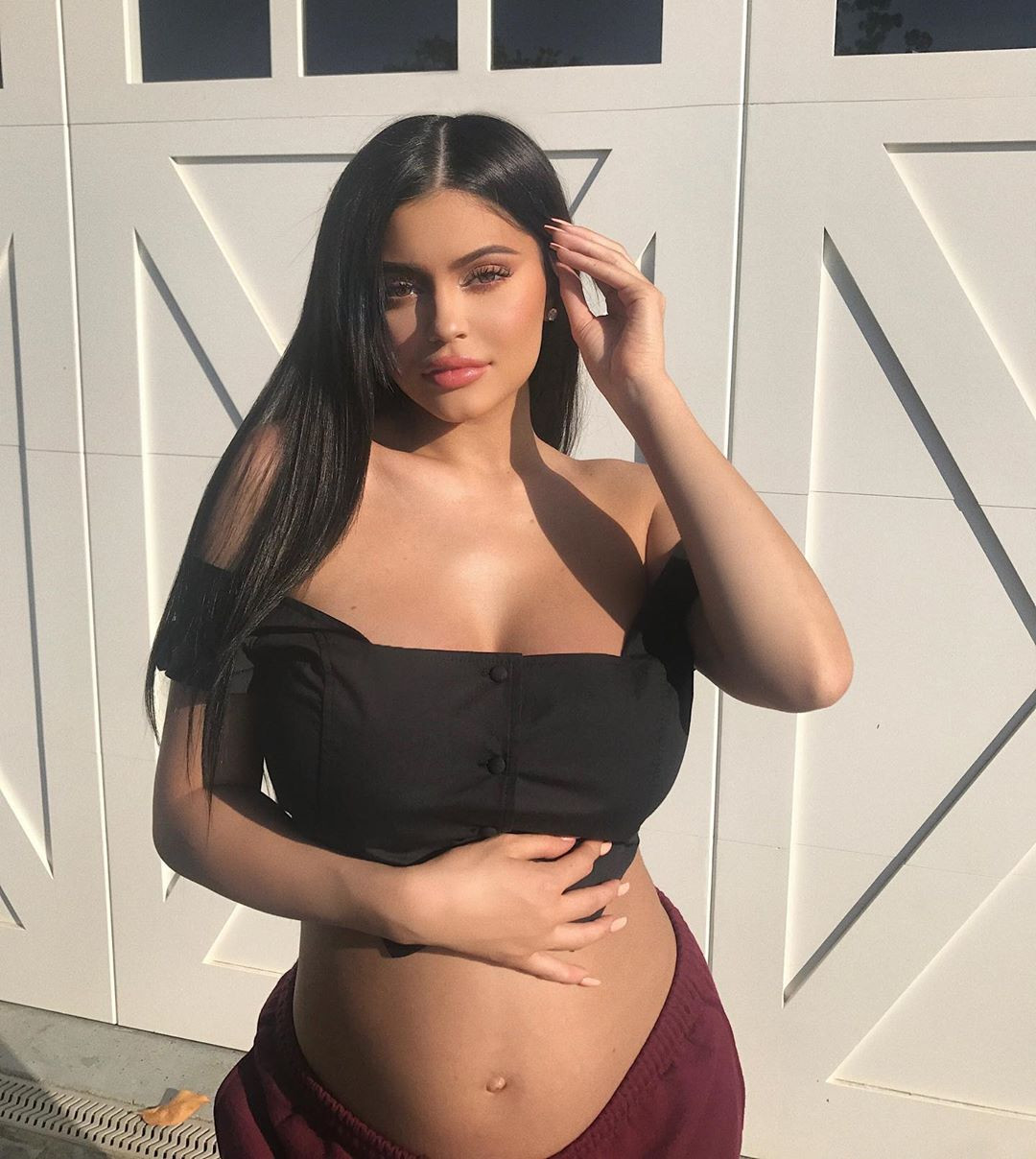 Kylie Jenner chuộng mặc bó sát tôn ba vòng bốc lửa ảnh 20