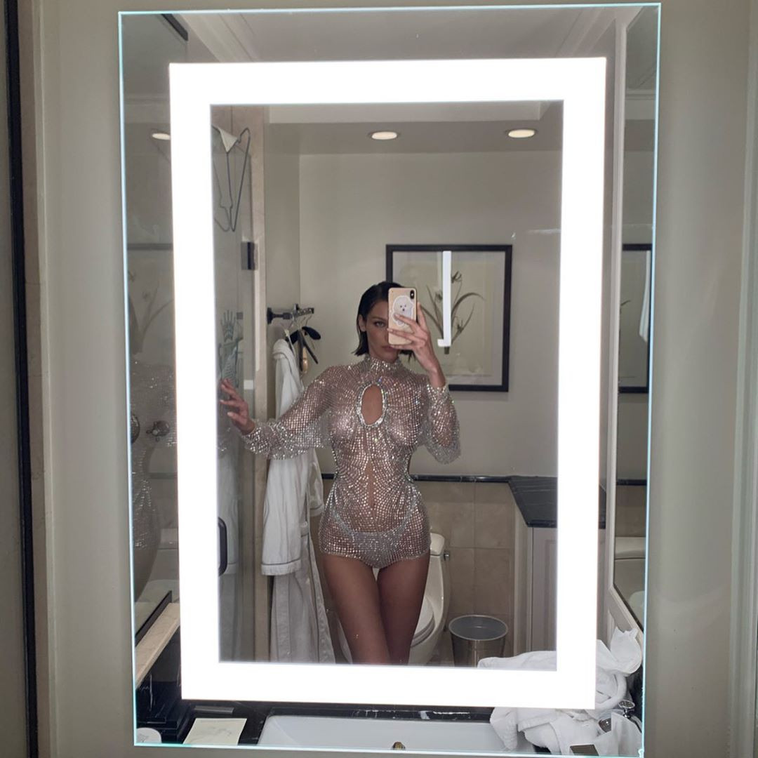 Bella Hadid mặc xuyên thấu tôn đường cong 'nảy lửa' ảnh 1